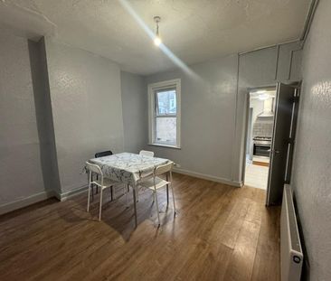 Room in a Shared House, Desford Road, E16 - Photo 1