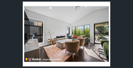 MODERN & FILLED WITH NATURAL SUNLIGHT - Photo 4