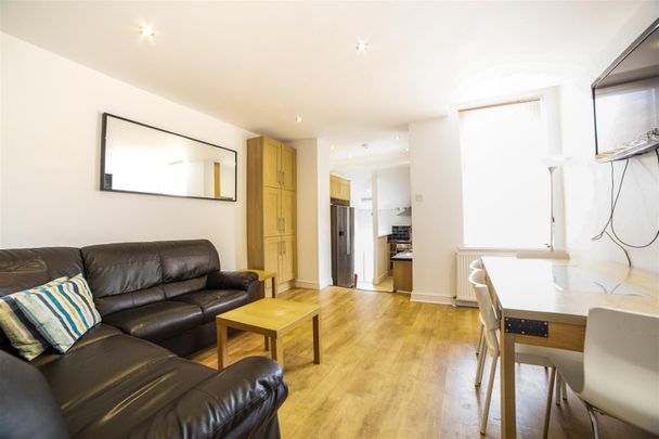 6 bed maisonette to rent in Grosvenor Road, Jesmond, NE2 - Photo 1