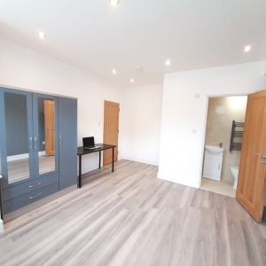 3 Bed Flat, Cedar Road, CR0 - Photo 2