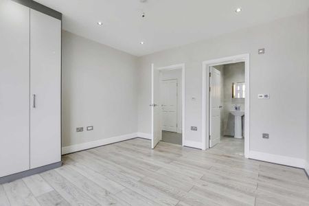 3 bedroom flat to rent - Photo 3