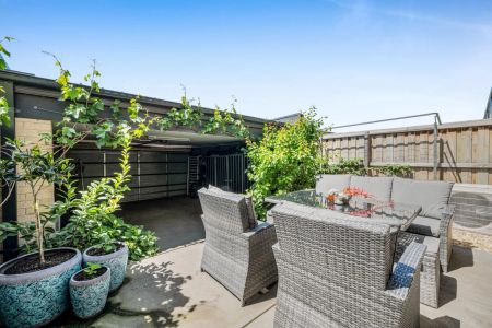 Modern Townhouse Living in a Convenient Werribee Location - Photo 2