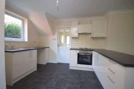3 bedroom semi-detached house to rent - Photo 3