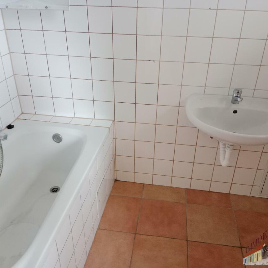 2542Leobersdorf, UNBEFRISTET! sonnige, große 2 Zimmer,Vaillant Gasetagenheizung+ Kachelofen - Foto 1