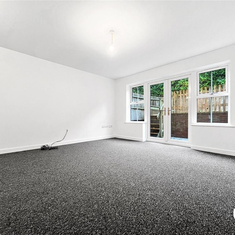 3 bedroom end of terrace house to rent - Photo 1