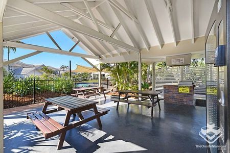 Minutes to the Beach, Parks & Shopping â The Best of Mermaid Waters! - Photo 2