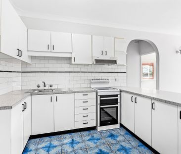 Beachfront Apartment in Prime Brighton-Le-Sands Location - Photo 6