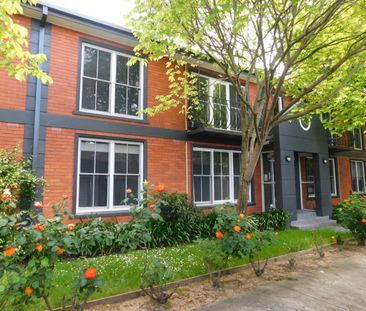 3/8 Elphin Street, Ivanhoe - Photo 2