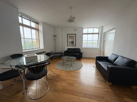 2 bedroom Flat To Let - Photo 1