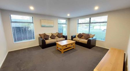 Spacious family Home in Millwater - Photo 2