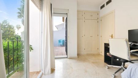 Casa adosada de alquiler en Bell Air, Bel - Air - Photo 3