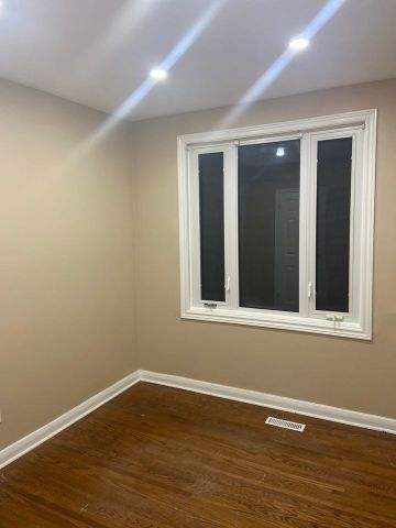 For Lease - 330 Rosedale Drive, Whitby, Ontario - Photo 2