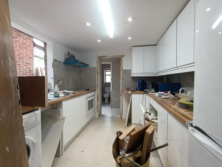 4 bedroom terraced house to rent - Photo 5