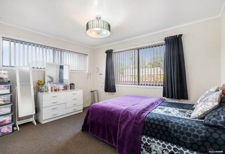 Larger than life - Photo 3