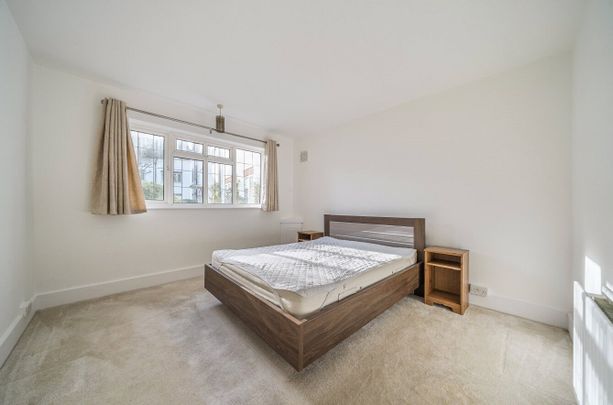 2 bedroom apartment to rent Dainton Close, Upper Park Road, Bromley, BR1 - Photo 1
