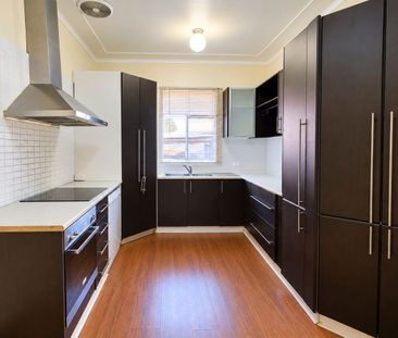 SPACIOUS DOUBLE BRICK HOME WITH OVERSIZED GARAGE - Photo 6