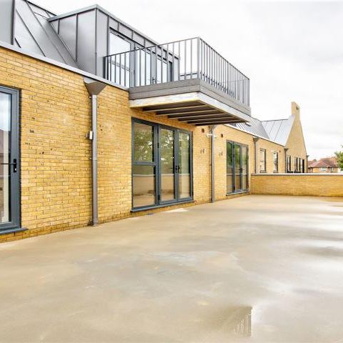 3 Bedroom, 1 bath, 1 reception Apartment - Photo 1