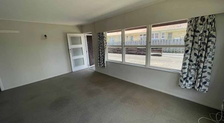 Two bedroom townhouse close to city - Photo 5