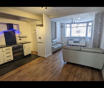 3 Bed Terraced House, North Street, CV2 - Photo 2