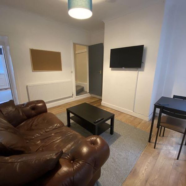 Mixed use to rent - Photo 1