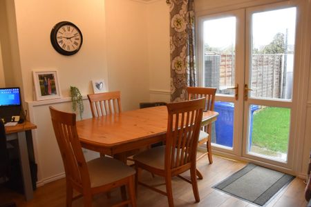 3 bedroom semi-detached house to rent - Photo 3