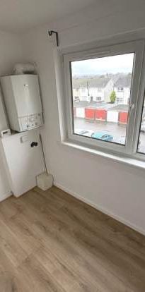 3 bedroom property to rent in Renfrew - Photo 2