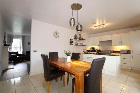 19 Lady Wallace Road, Lisburn, BT28 3WS - Photo 5
