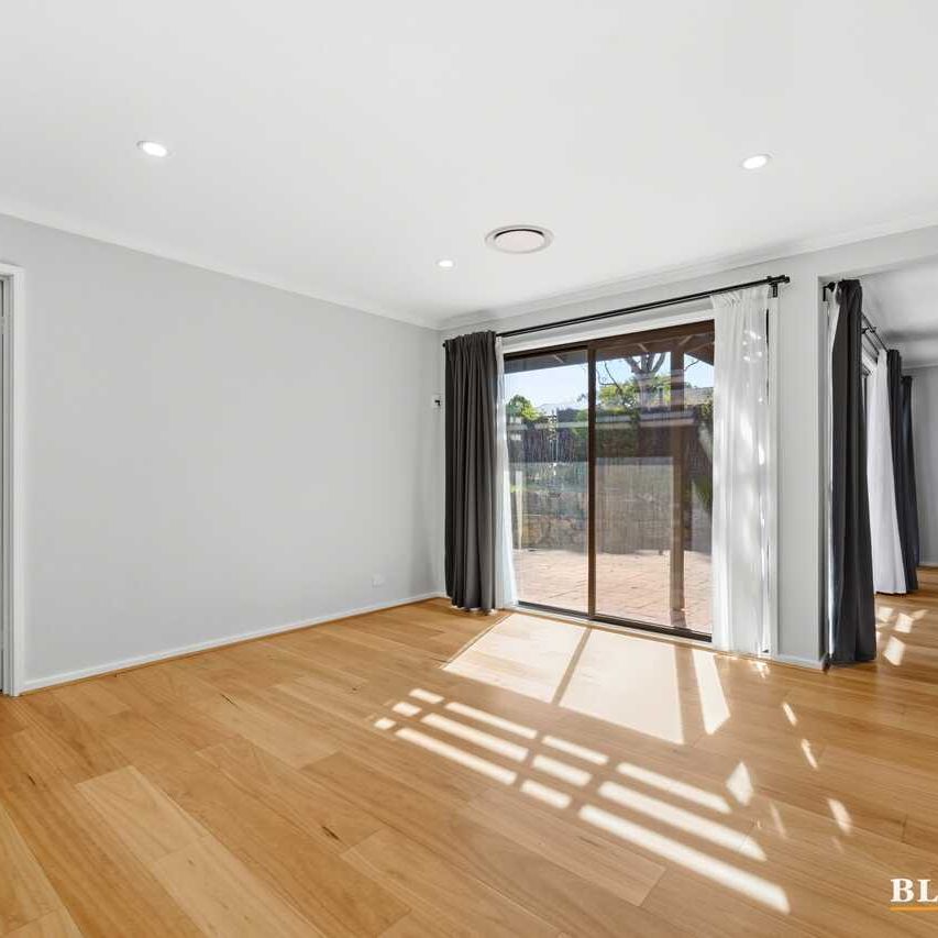 Charming Single-Level Townhouse in a Convenient Location - Photo 1