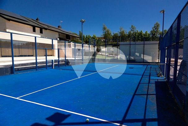 Luxury Villa for rent in Boadilla del Monte, Autonomous Region of Madrid - Photo 1