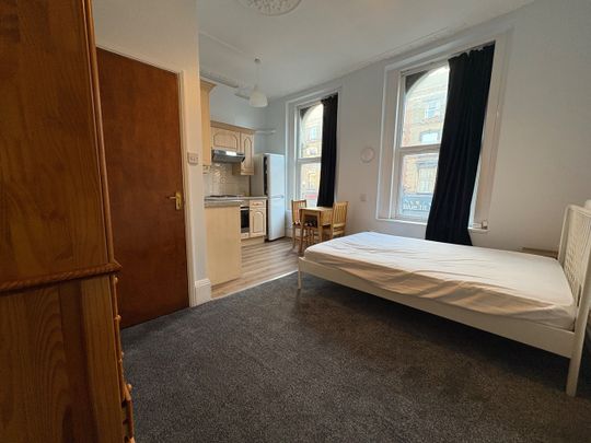 Studio Flat, Stoke Newington Road, N16 - Photo 1