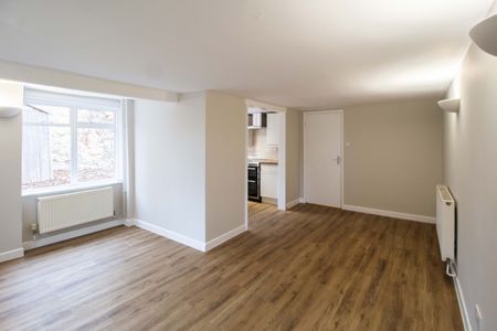 3 Bedroom - Photo 2