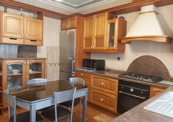 LONG TERM RENTAL. Spacious villa with 6 bedrooms for rent.