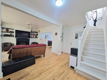 The Crossways, WEMBLEY PARK - Photo 2