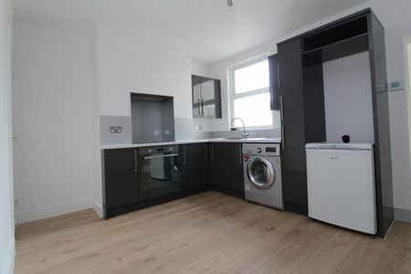 4 bedroom terraced house to rent - Photo 5