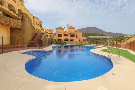 3 room luxury Flat for rent in Estepona, Andalusia - Photo 5