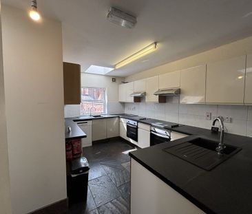12 Radmoor Road - Great Location & 8 Beds Loughborough - Photo 4