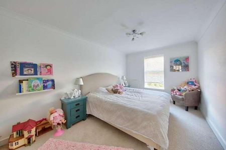 Langley Place, Guildford, Surrey, GU2 - Photo 2