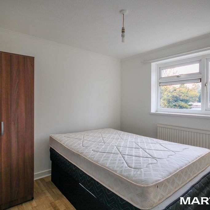 3 bedroom flat to rent - Photo 1