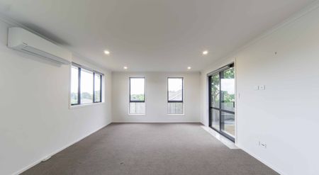 Modern comfort, family space, and unbeatable convenience - Photo 5