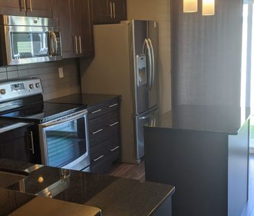 Gorgeous 3 Bedroom 2.5 Bath Townhouse in Clearview Ridge - Photo 3