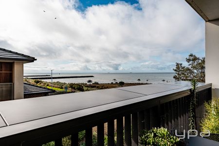 Coastal Chic Living at Lighthouse Apartments - Photo 5