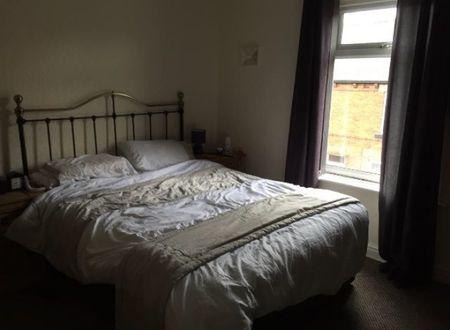 3 bed Terraced - To Let - Photo 2