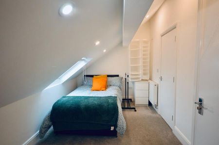 1 bedroom in a house share to rent - Photo 2