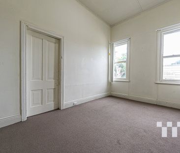 Low Maintenance Flat In Great Location! - Photo 3