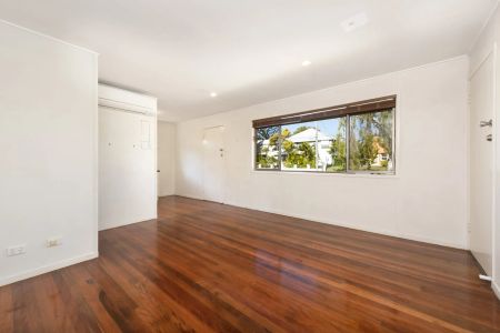 Spacious 2-Bedroom Unit in the Heart of Coorparoo - Photo 5