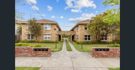 Light-Filled, Private & Perfectly Positioned Apartment - Photo 5