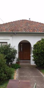Spacious Three Bedroom Home in Prime Coburg Location - Photo 3