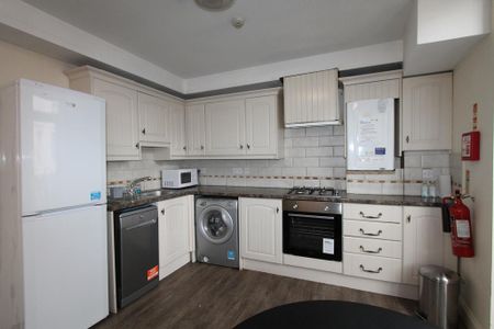 4 bedroom flat to rent - Photo 5
