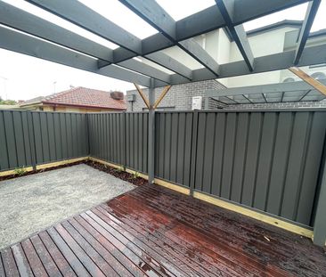 2/75 King Street, Airport West VIC 3042 - Photo 6