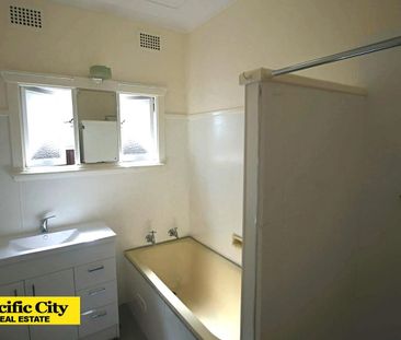 CHARMING 3 BEDROOM PLUS STUDY FAMILY HOME - Photo 2